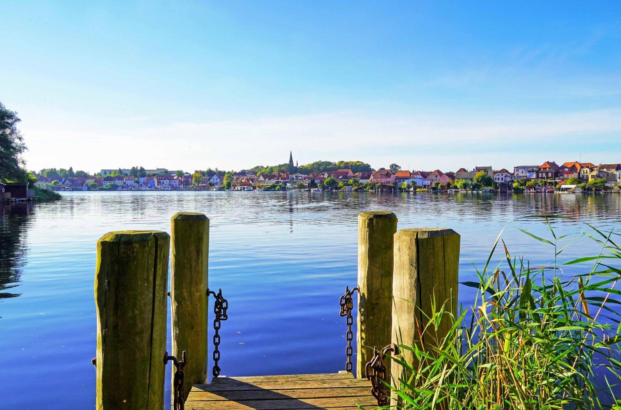 Inselzauber - 5 Sterne Ferienwohnung Mit Blick Auf Den Malchower See Malchow  Buitenkant foto